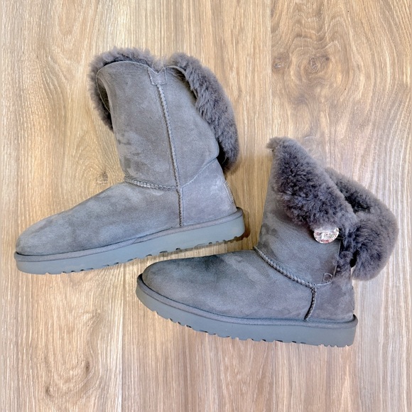 Uggs Women’s Bailey Button Bling Boots Gray Silver Rhinestone Sz 9 EUC - Picture 5 of 8